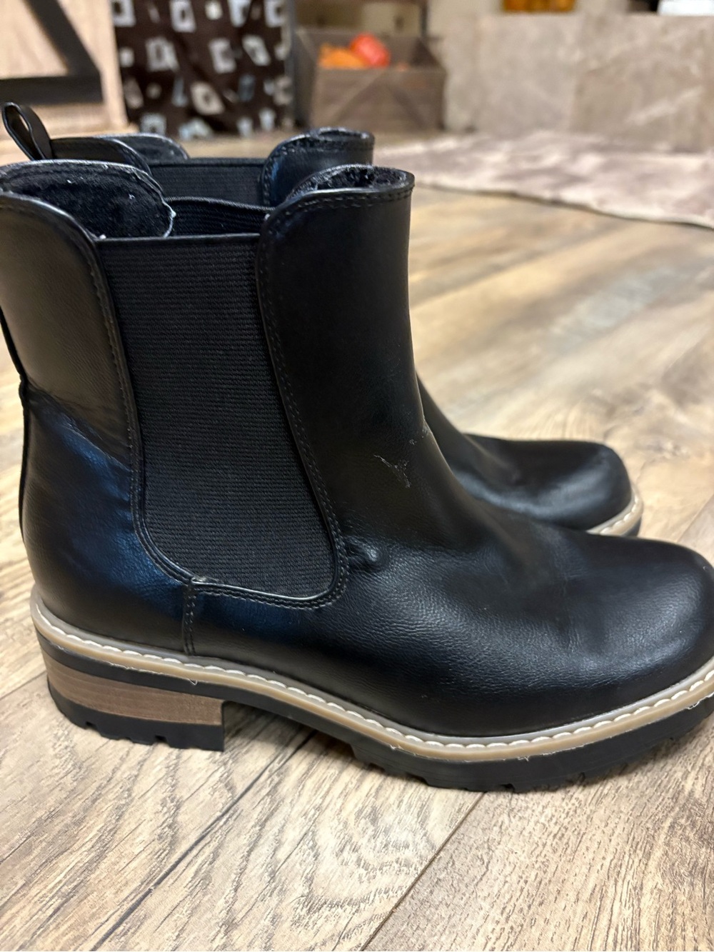Universal Thread Black Chelsea Lug Sole Ankle Boots